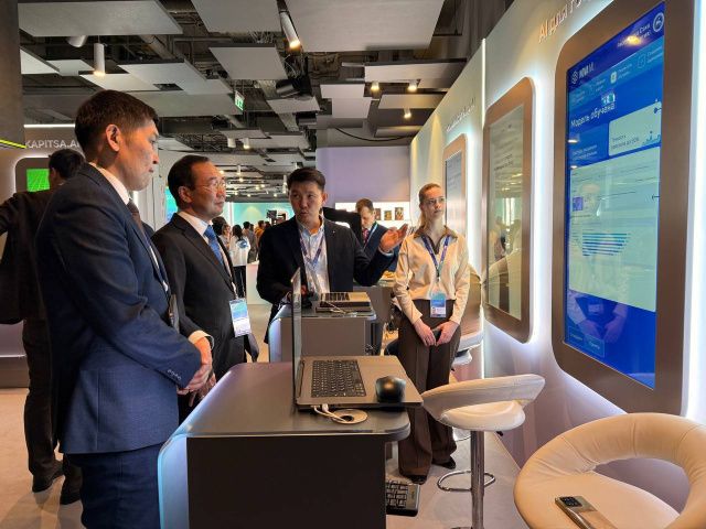 Глава Якутии принял участие в работе Международной конференции «Путешествие в мир искусственного интеллекта»