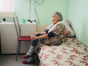 Сардана Авксентьева посетила частный пансионат для престарелых