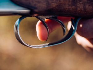 "Я пришёл тебя убить": Выстрелил в возлюбленную, избил прикладом, но она его простила