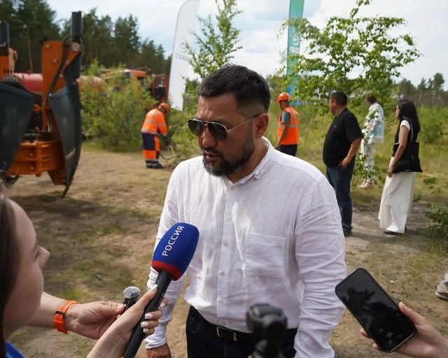В парке культуры и отдыха Якутска прошла тестовая посадка крупномерных деревьев