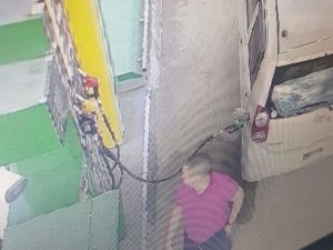 Камера видеонаблюдения в Якутске зафиксировала машину с ребенком в багажнике