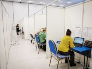 В Якутске кратно увеличено количество специализированных медицинских бригад и операторов горячей линии по ковид