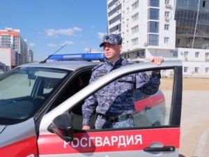 В Якутске росгвардейцы задержали угонщика автомашины и домашнего тирана