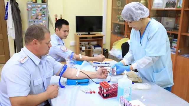 Якутские полицейские безвозмездно сдали кровь