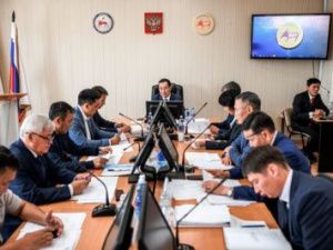 Глава Якутии поручил ускорить темпы строительства спортобъектов в Горном улусе