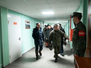 Айсен Николаев посетил новый военный городок в Тикси