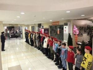 Показ фильма «Однажды в пустыне» прошел в ТРК «Чудо-парк» для алданских юноармейцев