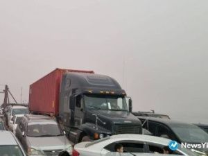 Движение судов на реке Лене временно приостановлено из-за дыма от лесных пожаров