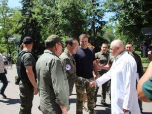 Айсен Николаев встретился с раненными военнослужащими ДНР