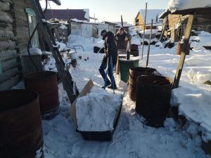 В Автодорожном округе организовали субботник для ветеранов