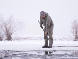 В Якутске прошел субботник по заготовке льда для семей участников СВО и пожилых