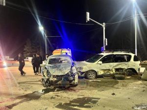 Шесть человек пострадали в результате столкновения двух автомобилей в Якутске