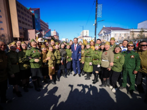 Айсен Николаев принял участие в праздничных мероприятиях проекта «Проспект Победы»