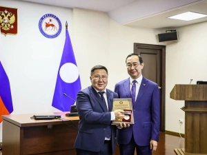 Айсен Николаев провел встречу с представителями общественности Якутии