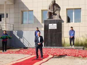 К памятнику Дмитрию Коркину возложили цветы в преддверии международного турнира