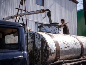 Айсен Николаев проверил работу водозабора в Верхневилюйске