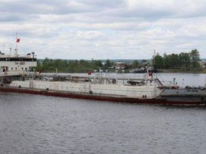 Пойман с поличным: капитан теплохода сливал топливо налево