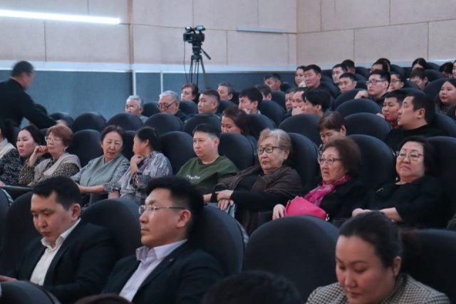 Газификация, строительство, дороги: жители Бердигестяха задали вопросы правительству Якутии