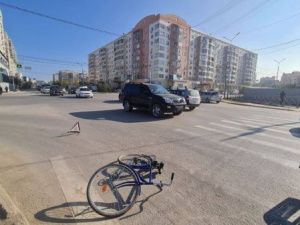 Пьяный велосипедист попал под колеса и получил различные травмы