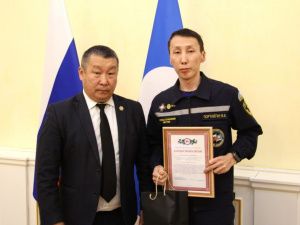 В День спасателя наградили сотрудников Службы спасения Якутии