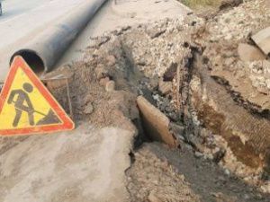 Сардана Авксентьева поручила взять под особый контроль восстановление разрушенных тротуаров на улице Чайковского