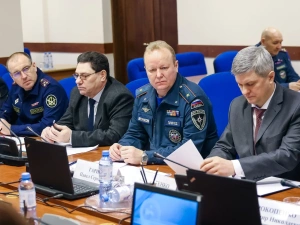 Глава Якутии поручил усилить меры безопасности в новогодние и рождественские праздники