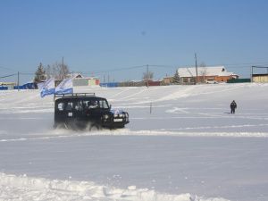 В Магане впервые провели зимние автогонки