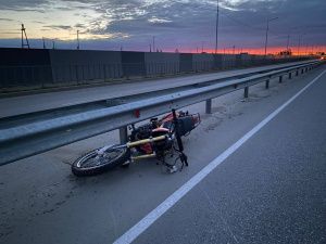 Мотоциклист, сбивший пешехода насмерть на Покровском тракте, скончался в больнице