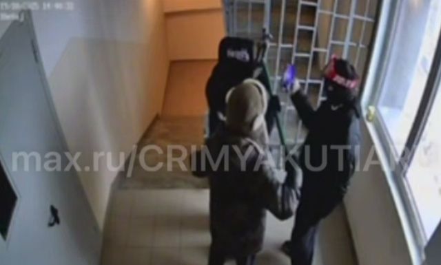 В Якутске дети взломали замок, чтобы попасть на крышу многоквартирного дома