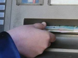 Мужчина украл свыше 100 тысяч у друга-вахтовика