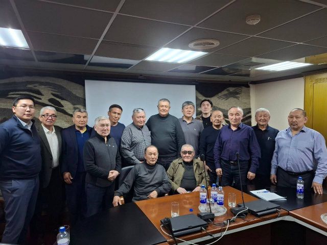 «Тайная вечеря» в «Тыгын Дархане»: якутские коммунисты в шоке