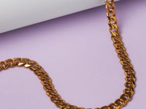 В Якутске мужчина с помощью лески похитил золотую цепочку стоимостью 400 000 рублей