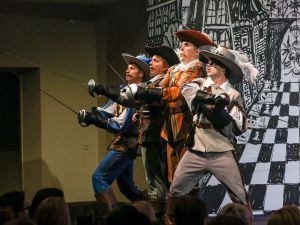 Три аншлага. В Русском театре состоялась премьера спектакля «Три мушкетера»