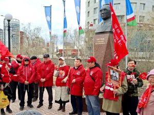 Помните! Через века, через года…