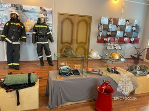 В Ленске открылась тематическая выставка спасателей