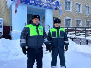 В Якутии полицейские спасли годовалого ребёнка и троих жильцов многоквартирного дома при пожаре