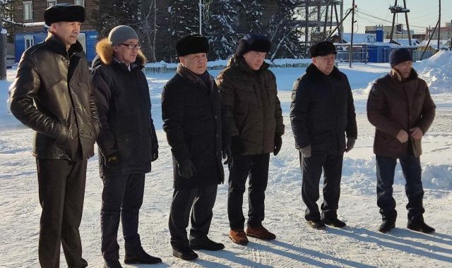 В Якутии директор муниципального предприятия захотел ездить  лишь на Lexus LX570