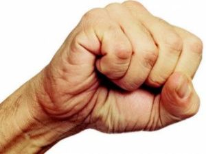 Депутат-драчун предстанет перед судом