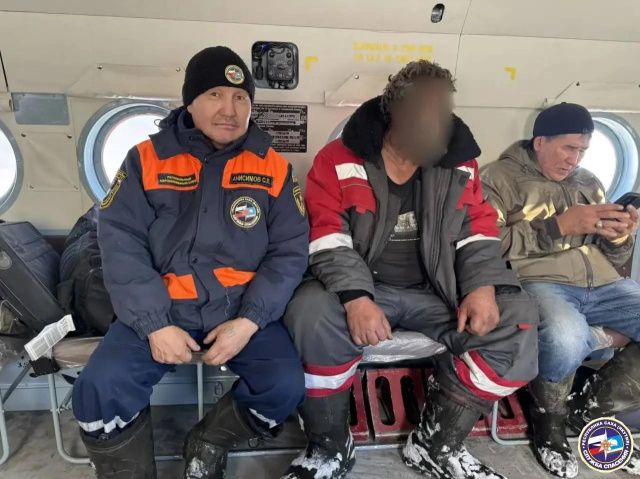 В Момском улусе вертолет Ми-8 эвакуировал мужчину