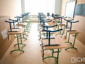 Прокуратура Якутии проверила исполнение закона о запрете использования телефонов на уроках