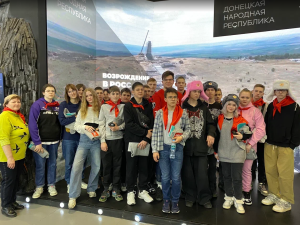 Школьники из Докучаевска побывали в Москве по приглашению Постоянного представительства республики