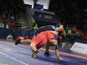 Тринадцать борцов из Якутии прорвались в полуфинал Коркинского турнира