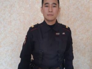 В Якутии полицейские спасли во время пожара пенсионерку, мальчика и 18-летнюю девушку