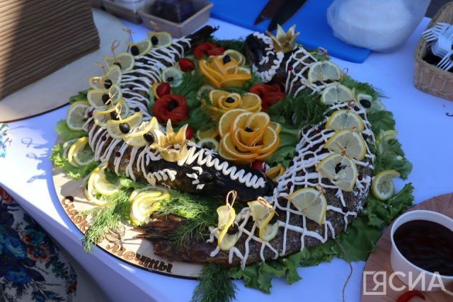 Царевна-щука, торт в виде острога, горячий плов: в Якутске развернулся фестиваль еды