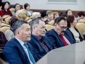 Сардана Авксентьева обсудила с директорами школ и детсадов актуальные вопросы