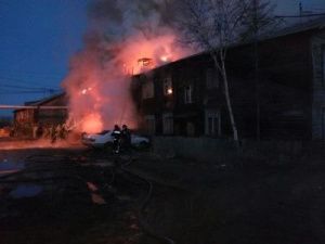 В Ленске на пожаре погибла женщина и пострадал мужчина