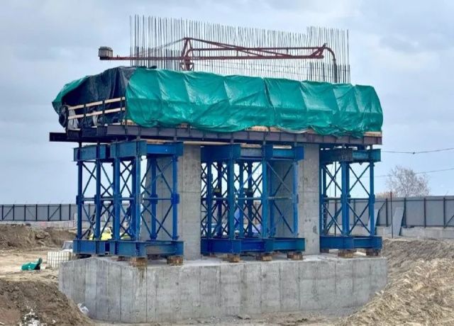 Завершено бетонирование первой опоры Ленского моста