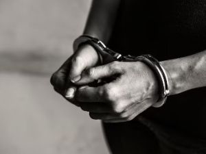 В Верхневилюйском районе мужчина проник в дом пенсионерки и украл 100 пачек сигарет