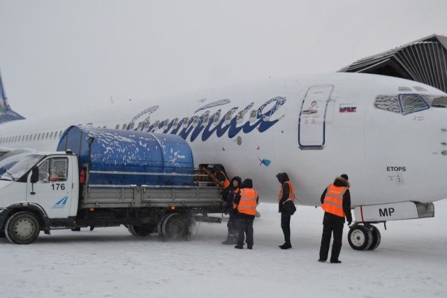 В ПРОБЛЕМАХ С ДВИГАТЕЛЯМИ ПРОИЗВОДИТЕЛЬ "САМОЛЕТОВ СУХОГО" ОБВИНИЛ САМУ АВИАКОМПАНИЮ "ЯКУТИЯ"