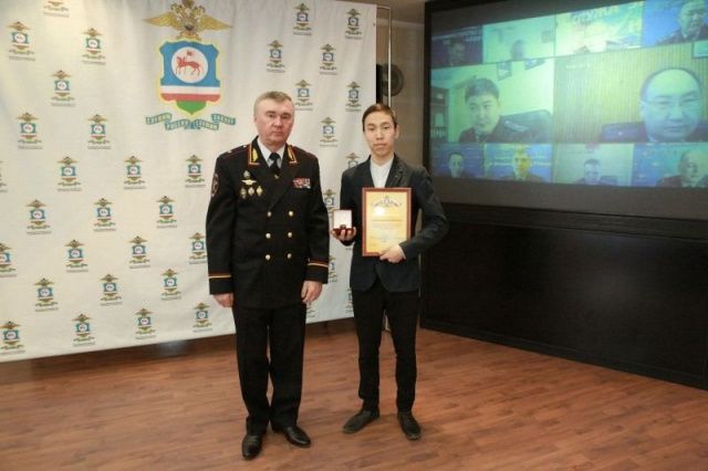 В Якутии наградили школьника Филиппа Кириллина, задержавшего преступника